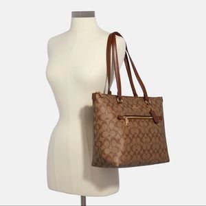 Coach Gallery Tote In Signature Canvas